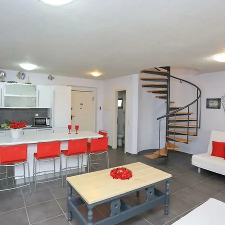 Nautica Villa 2 *